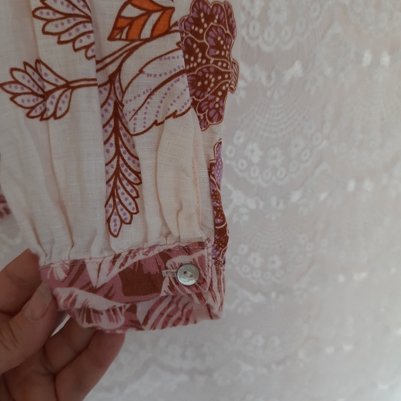 Tahari 100 % Linen Long Sleeve Button Down Floral Print Blouse Size S - Picture 4 of 14